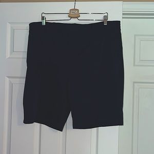 32 Degrees Cool light weight Bermuda shorts. Size 16. NWOT. Color Navy.